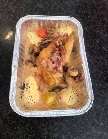 Demi coquelet lardons champignons sauce grand mère